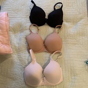 Three Soma embraceable bras 32ddd